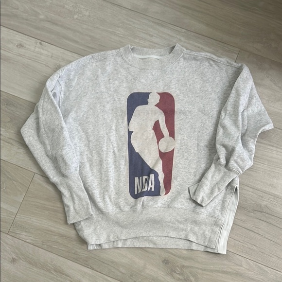 Gray NBA Logo Abercrombie crew neck - Picture 1 of 3